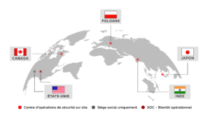 Carte mondiale montrant des SOC et sièges au Canada, États-Unis, Pologne, Inde et Japon; fond quadrillé